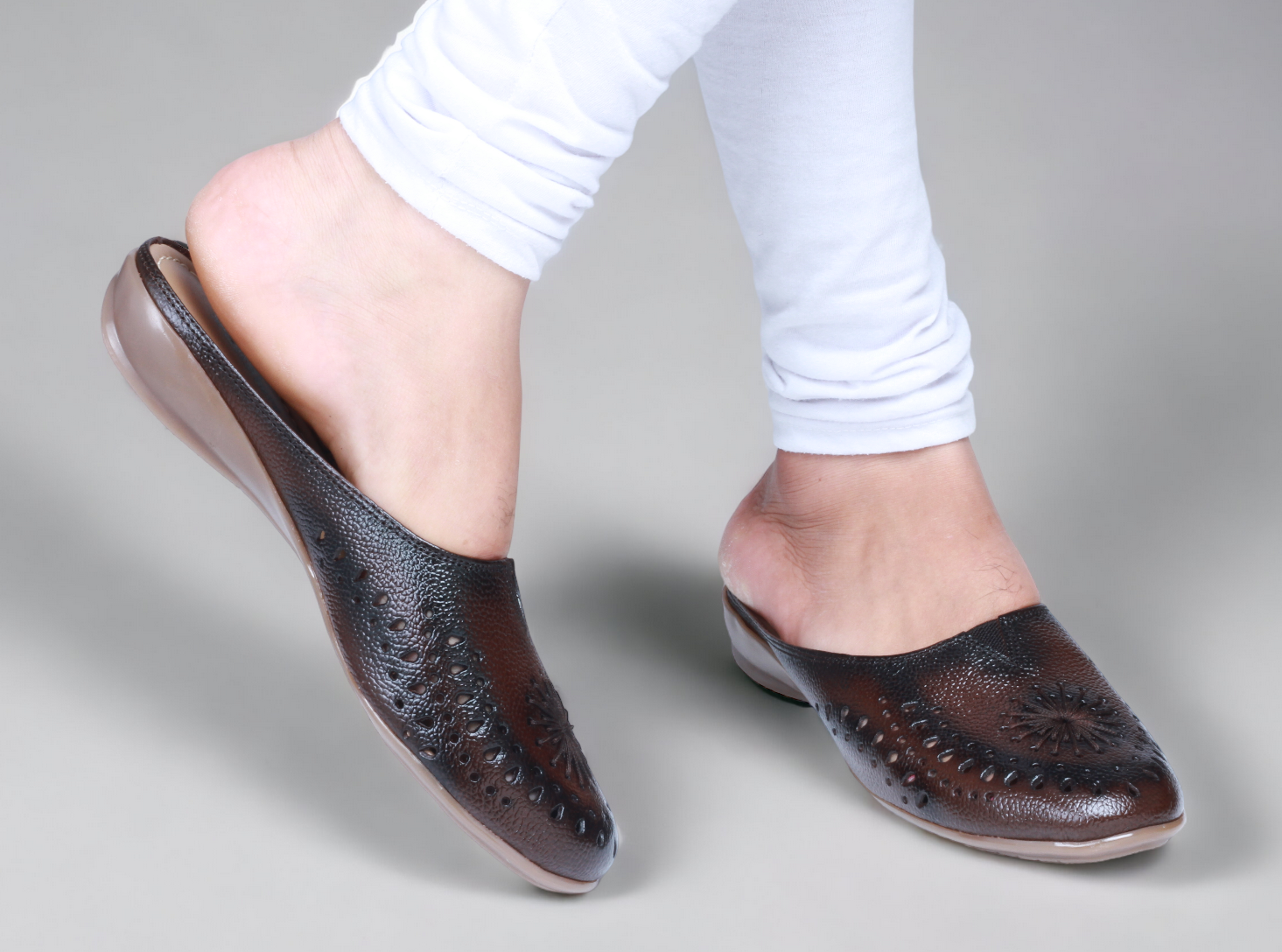 Ladies flat leather deals mules
